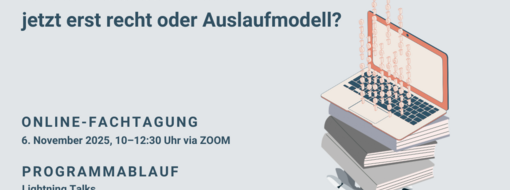 Visual zur Veranstaltung OER im Zeitalter von KI – jetzt erst recht oder Auslaufmodell? Visual mit Titel und Daten der Veranstaltung, Bildmotiv: auf einem Bücherstapel liegt ein aufgeklappter Laptop, aus dessen Tastatur Nullen und Einsen nach oben schweben